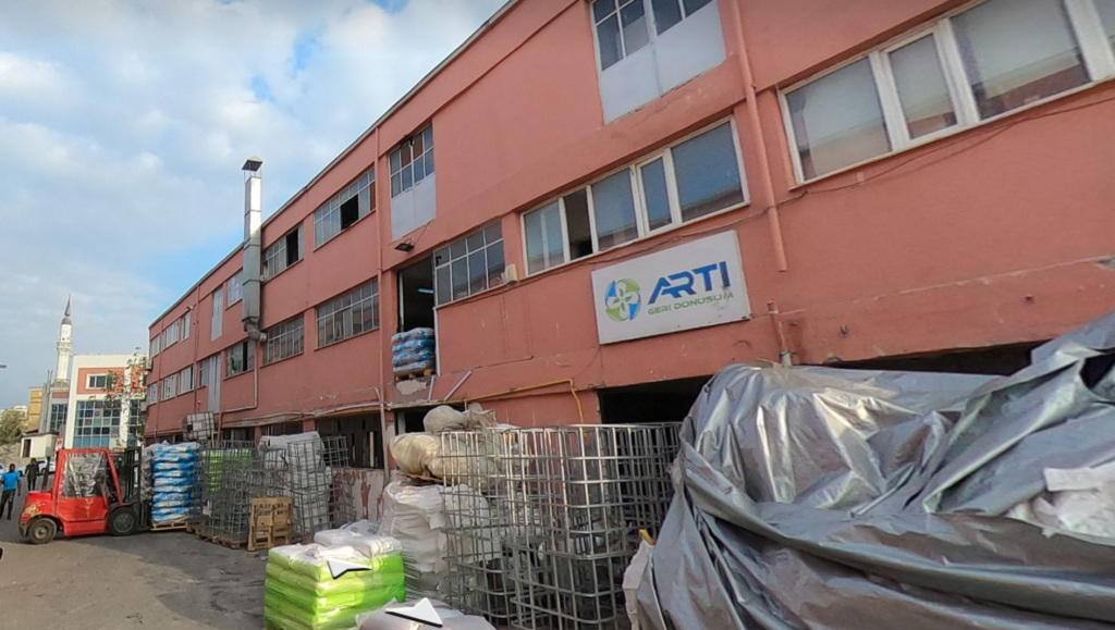 İstanbul’da plastik geri dönüşüm tesisinde yangın